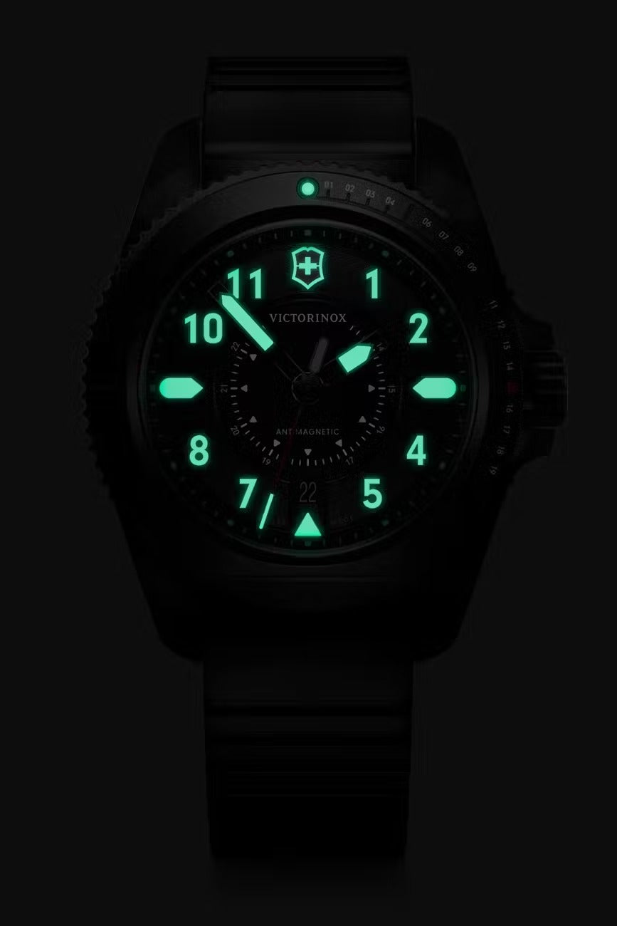 Victorinox Journey 1884, PVD Negro, Correa Caucho — Caballero