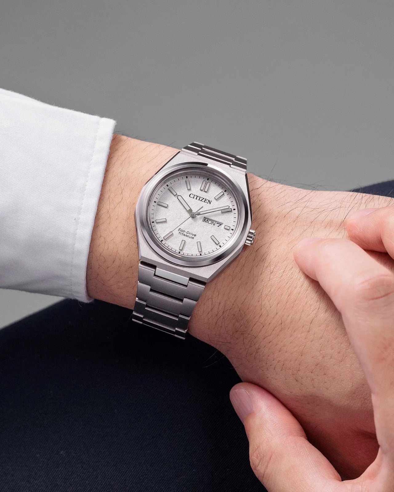 Citizen Súper Titanio Eco-Drive, Carátula Blanca — Caballero