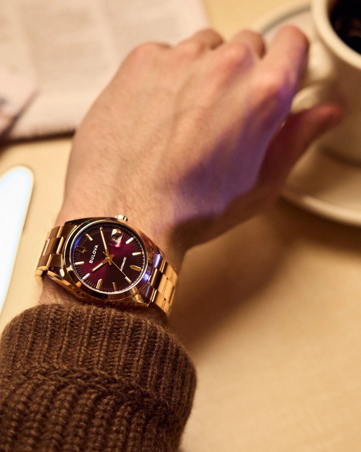 Bulova Surveyor Automático PVD Rosa, Carátula Púrpura — Caballero