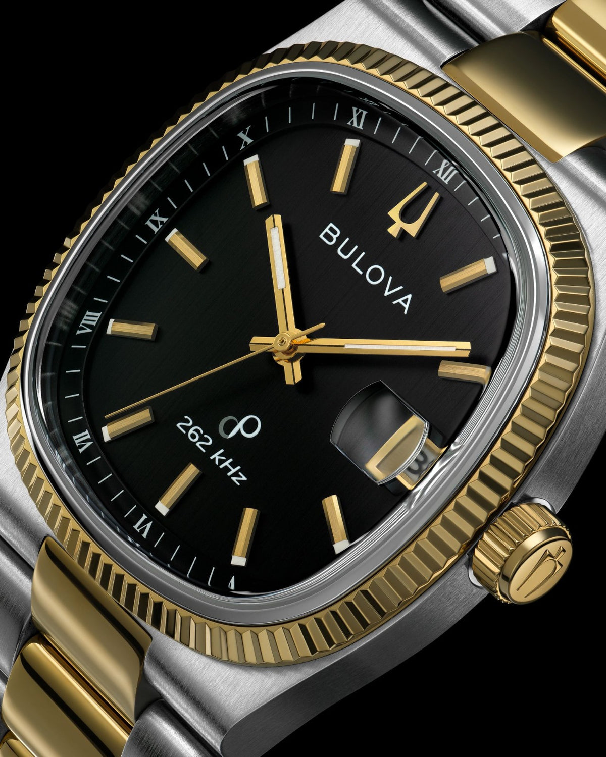 Bulova Super Seville PVD Dorado, Carátula Negra — Dama