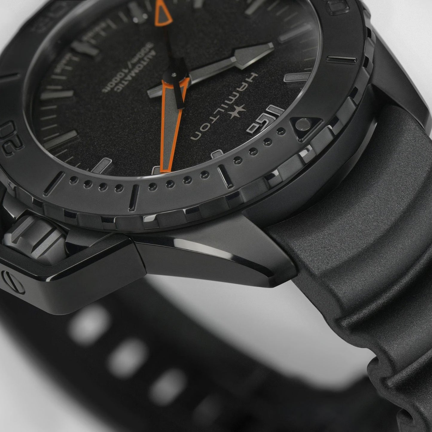 Hamilton Khaki Navy Frogman Auto, PVD Negro — Caballero