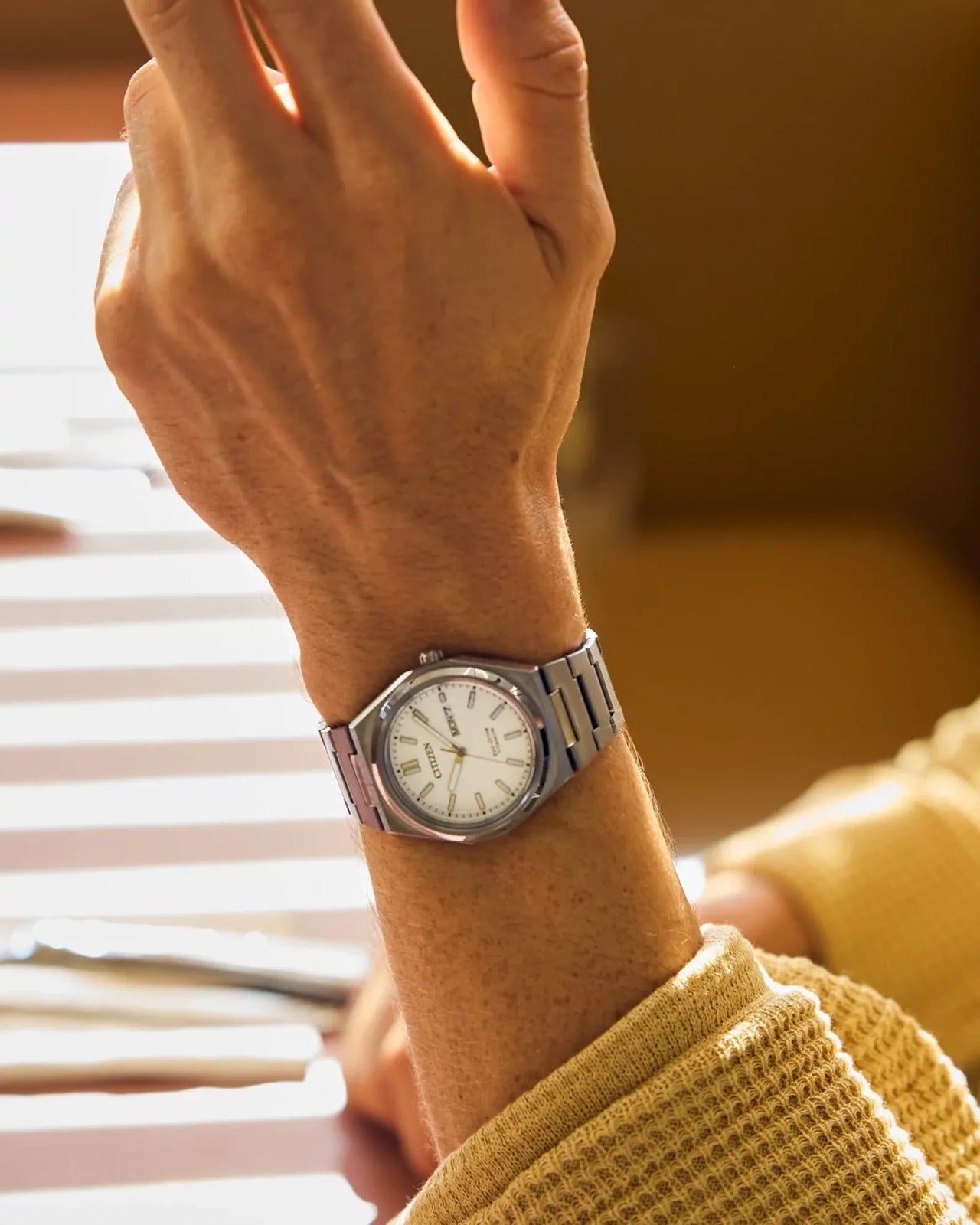 Citizen Súper Titanio Eco-Drive, Carátula Blanca — Caballero